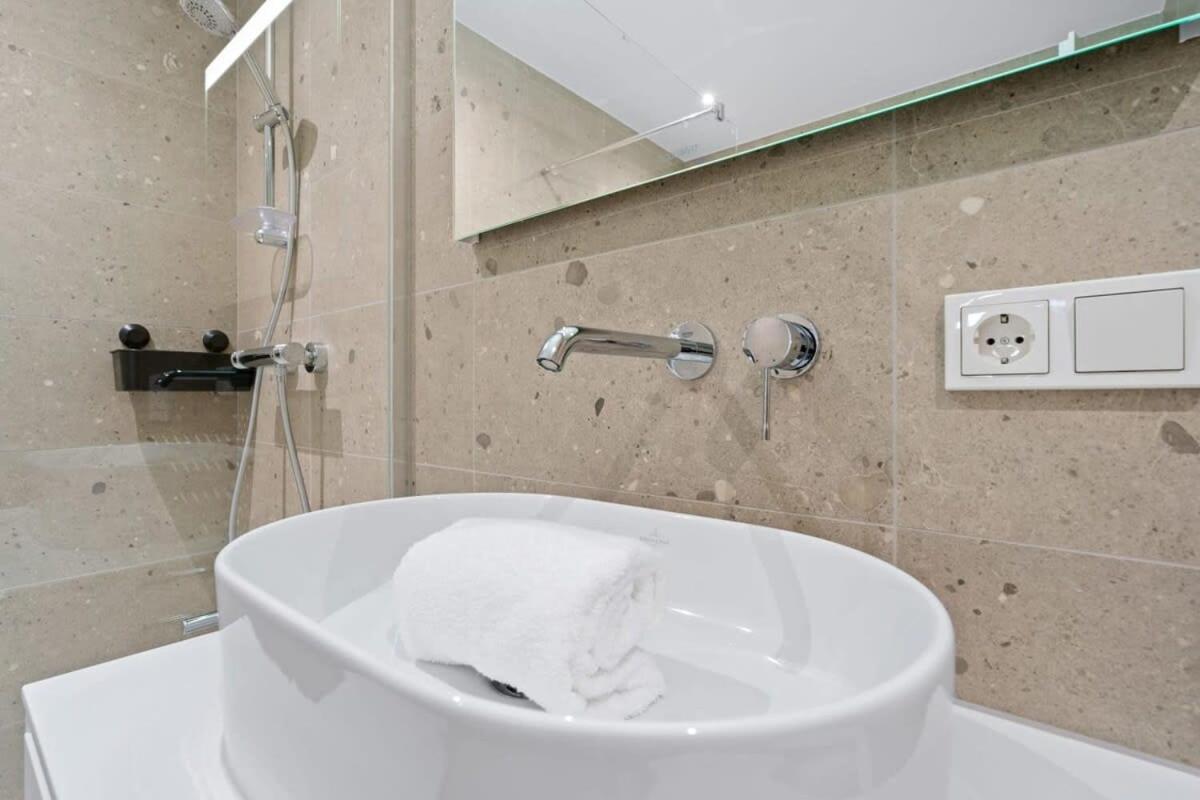 Luxurious 2Br Apt With Balcony In Luxembourg Appartement Buitenkant foto