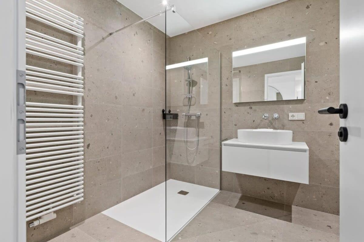 Luxurious 2Br Apt With Balcony In Luxembourg Appartement Buitenkant foto
