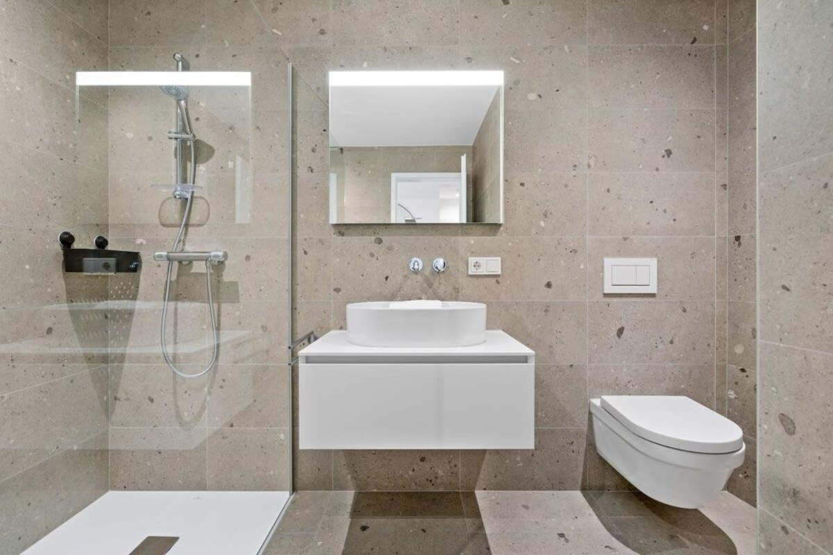 Luxurious 2Br Apt With Balcony In Luxembourg Appartement Buitenkant foto